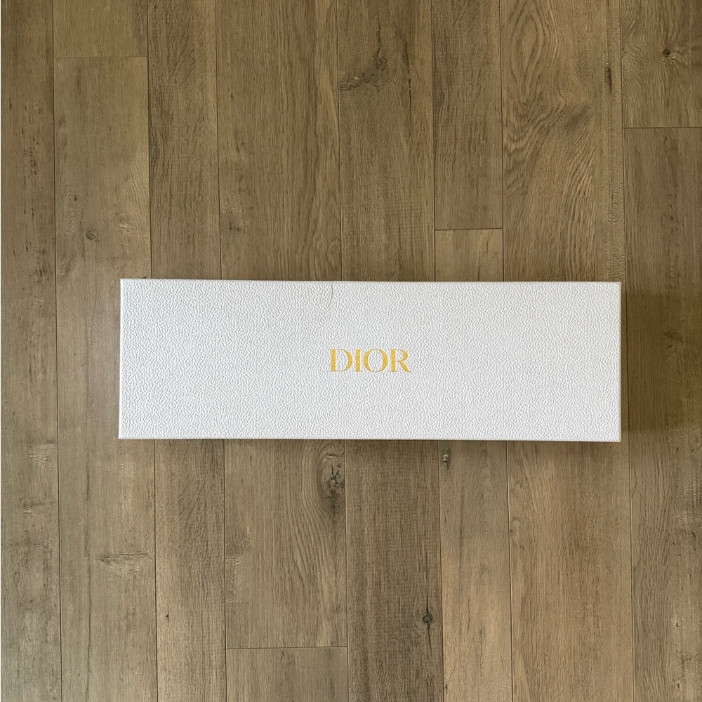 Dior White Box with Gold Logo - Picture 2 of 8